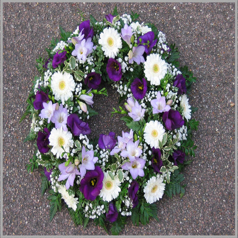 RED AND WHITE WREATH