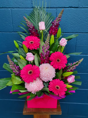 #19#  MEDIUM BOXED ARRANGEMENT IN PINK